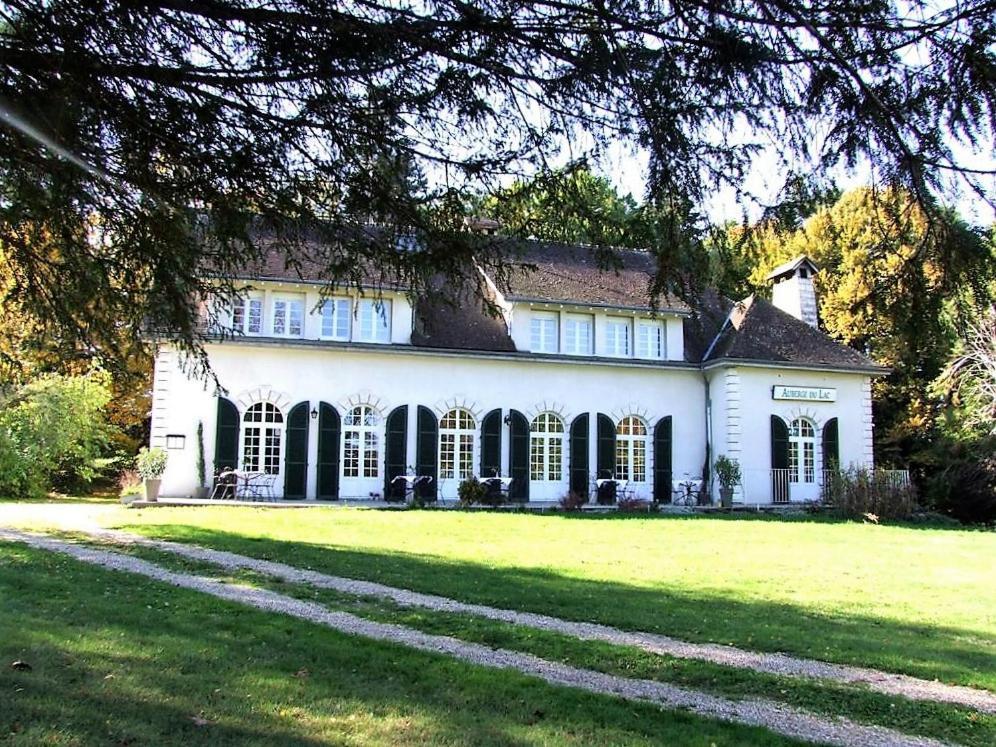 Auberge Du Lac De Mondon Mailhac-sur-Benaize Luaran gambar