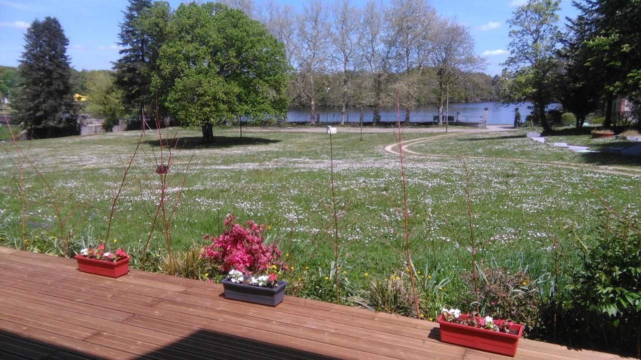 Auberge Du Lac De Mondon Mailhac-sur-Benaize Luaran gambar
