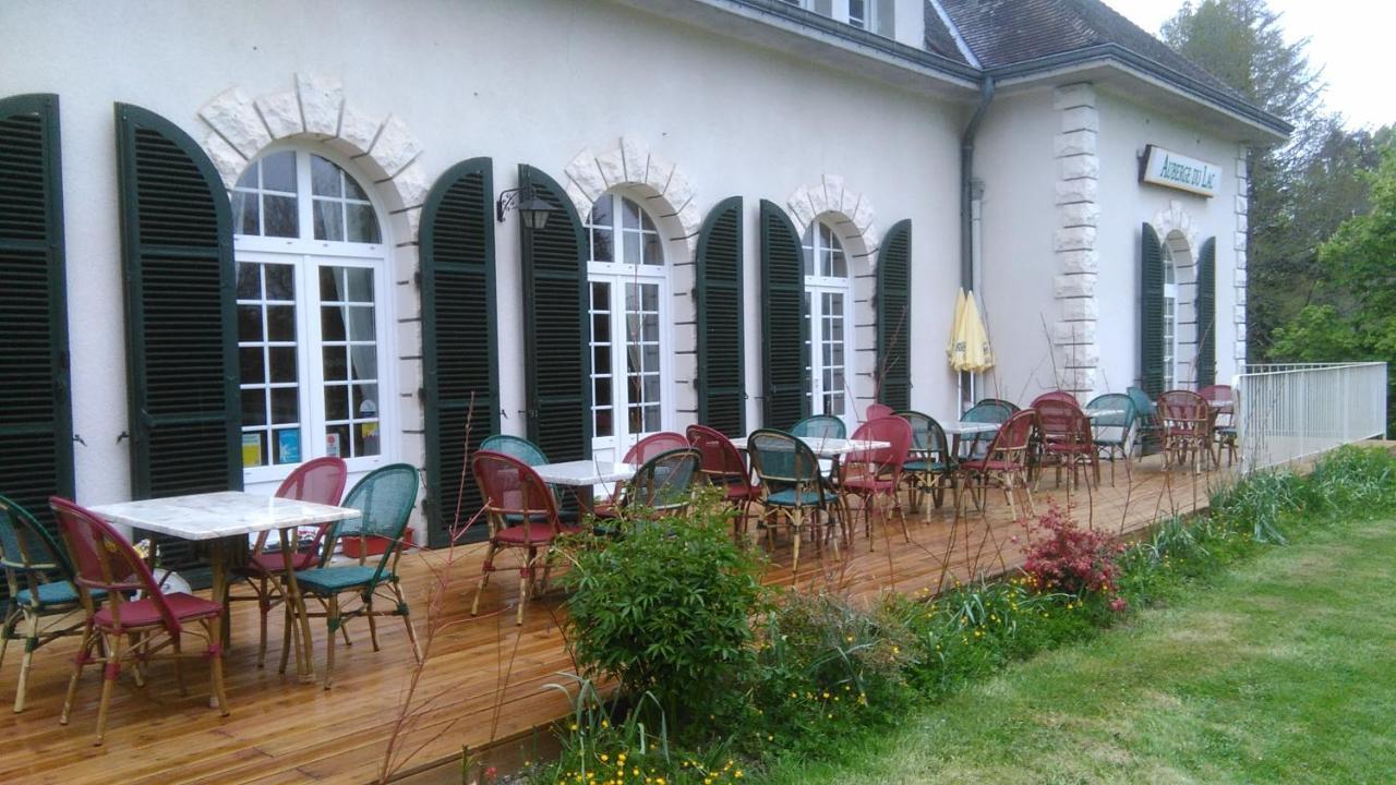 Auberge Du Lac De Mondon Mailhac-sur-Benaize Luaran gambar