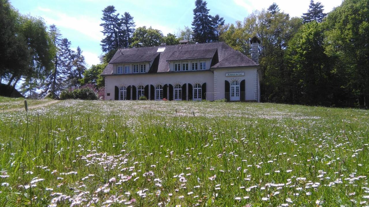 Auberge Du Lac De Mondon Mailhac-sur-Benaize Luaran gambar
