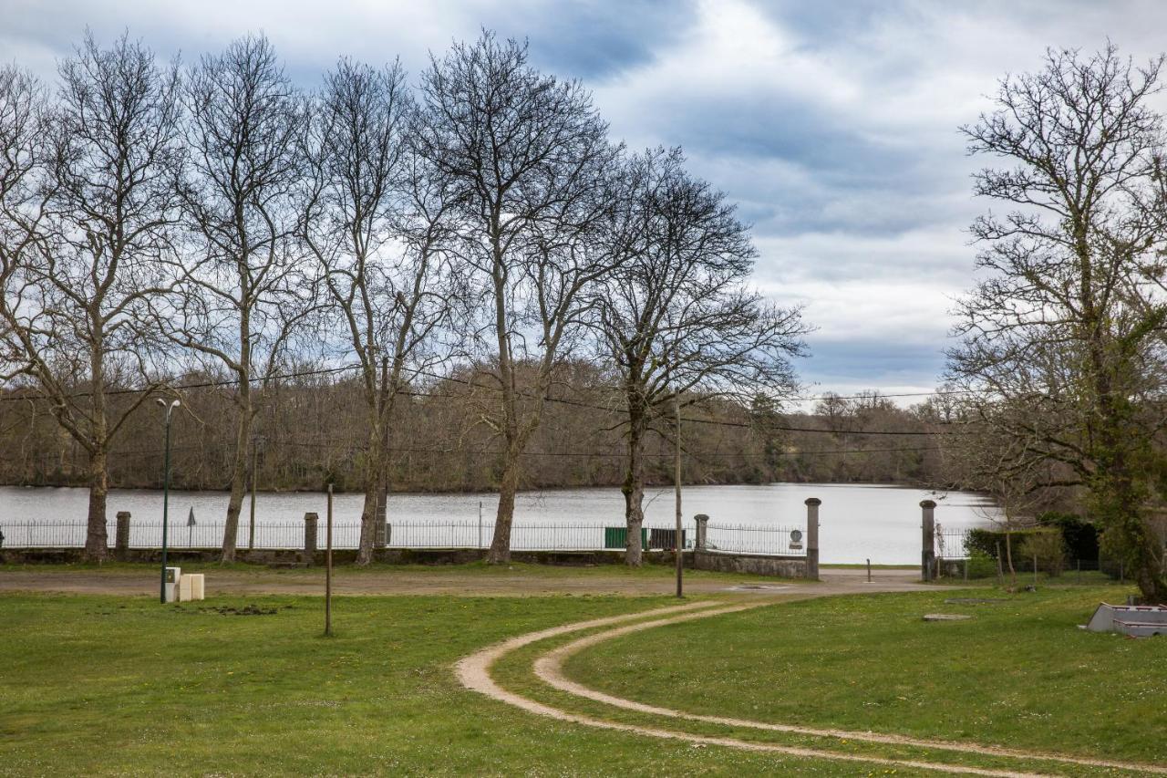 Auberge Du Lac De Mondon Mailhac-sur-Benaize Luaran gambar